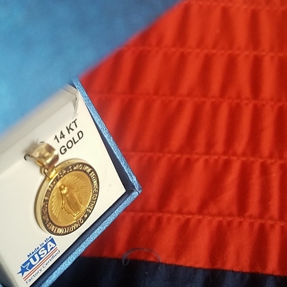 🔥SOLD 🔥14k Yellow Gold Cathedral pendant - Picture 4 of 6